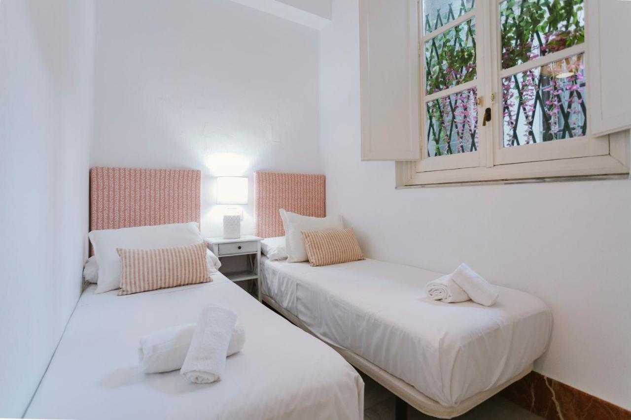 Bright And Cozy-1Bd 1Bth & 2Bd 1Bth- La Giralda Apartment Севиля Екстериор снимка